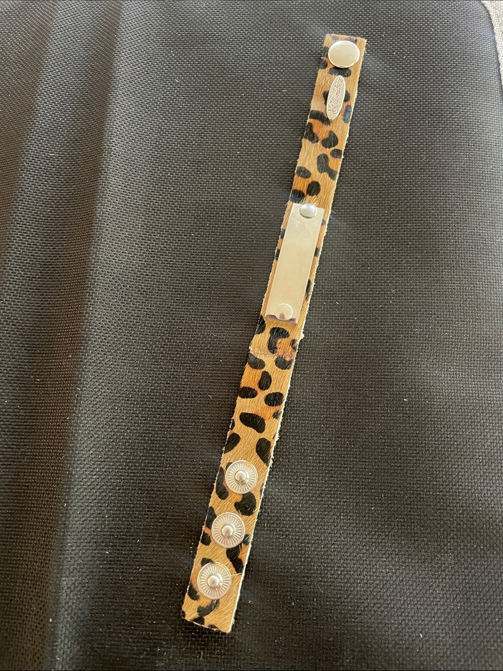 Plunder Leopard Print
Leather Snap Bracelet. Silver-tone rectangular plate. NEW